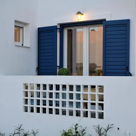 Angelica's Deluxe In Adamantas (Milos)